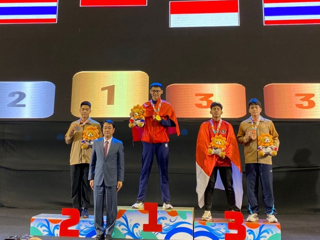 Alex, Siswa SMAN 4 Sidoarjo Raih Perunggu Seakaf 2024 di Bangkok&nbsp;Thailand