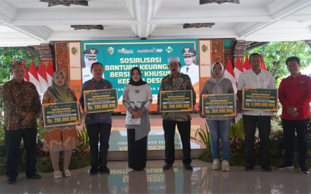 Bupati Mojokerto Ikfina Ingatkan Kades Penerima Bantuan Keuangan Desa  Jangan Berurusan&nbsp;Tipikor