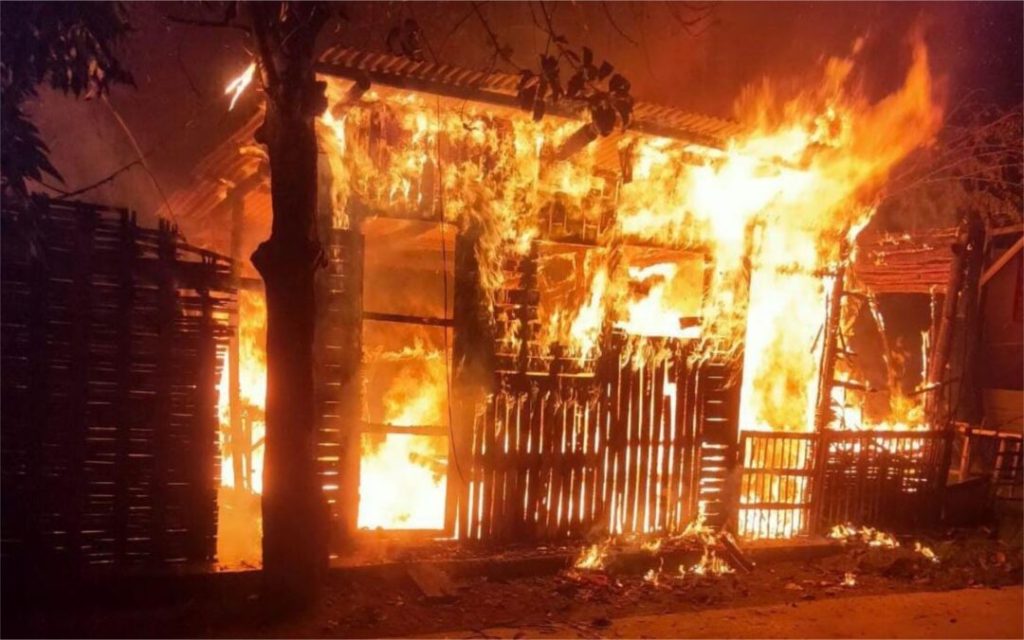 Diduga Korsleting Warung dan Bengkel di Mojoanyar– Mojokerto Ludes&nbsp;Terbakar