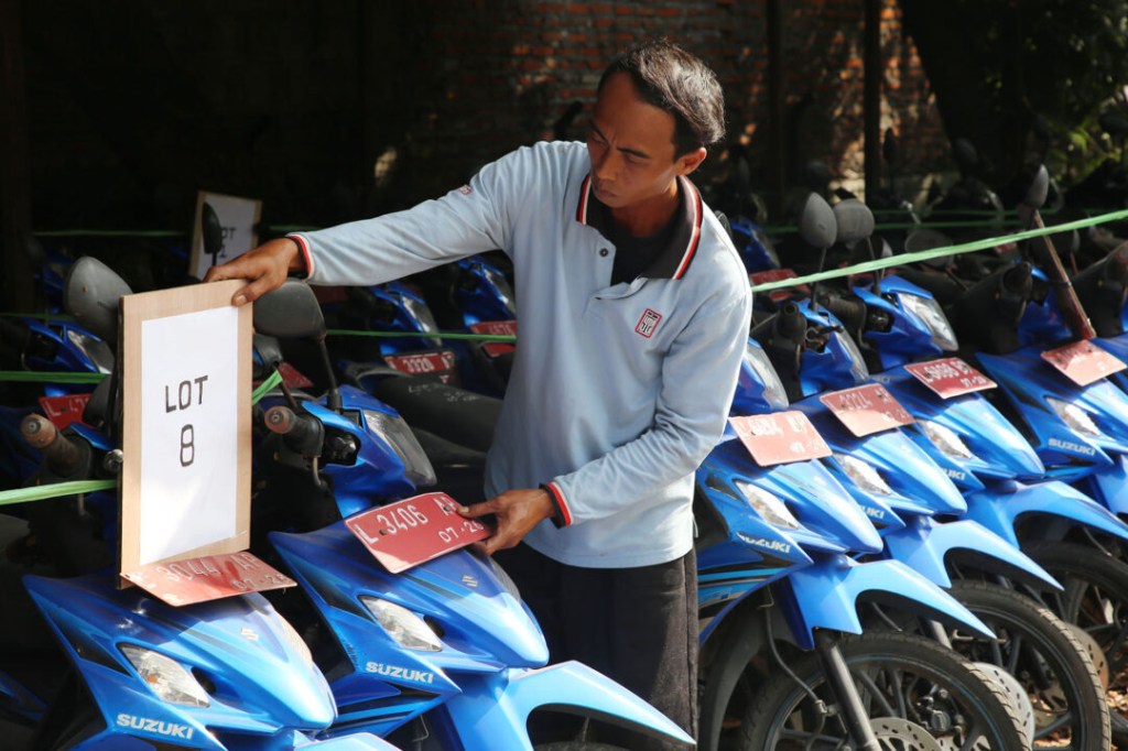 Pemkot Surabaya Lelang Ratusan Kendaraan&nbsp;Operasional