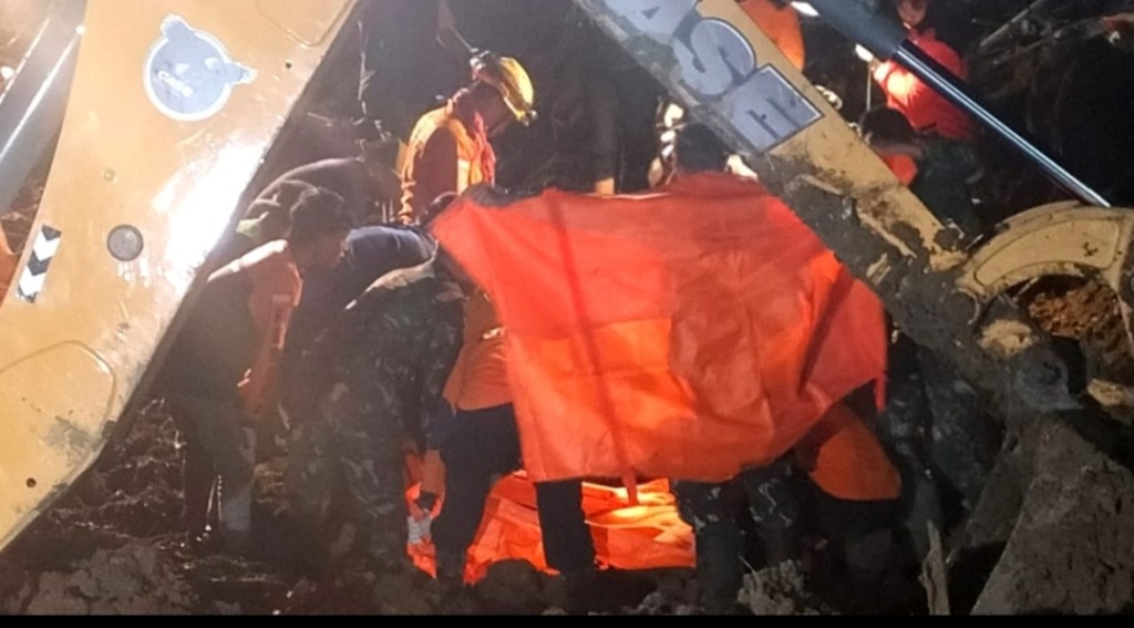 Tiga Korban Tanah Longsor di Blitar Berhasil Dievakuasi, Satu Orang Masih Dicari