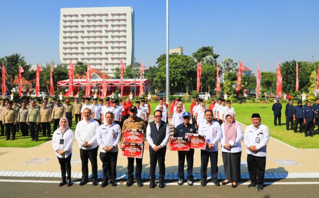 Pj. Gubernur Adhy Berangkatkan TKSK dan TAGANA Salurkan Tali Asih Bagi Keluarga Pahlawan dan Perintis&nbsp;Kemerdekaan