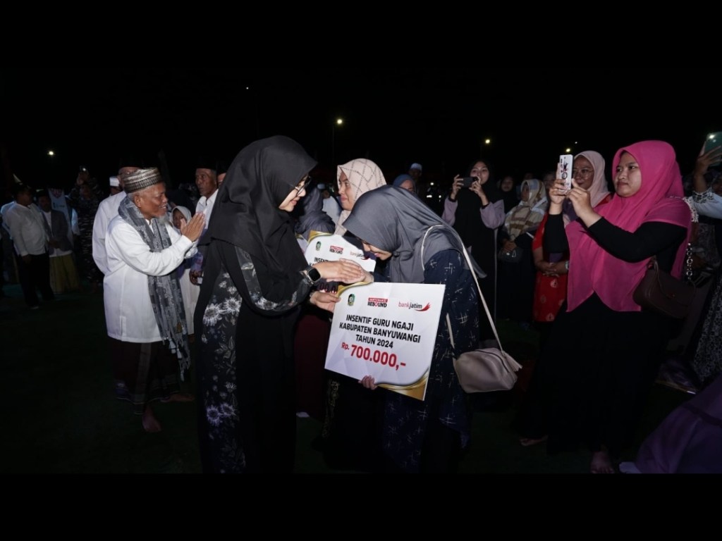 Bupati Ipuk Serahkan Insentif untuk 14 Ribu Lebih Guru&nbsp;Ngaji