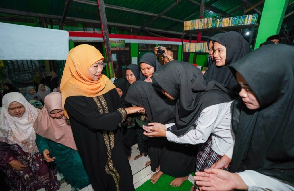 Khofifah Ajak Santri Jadi Generasi yang Siap Jemput Indonesia Emas 2045 Dengan Akhlak&nbsp;Mulia